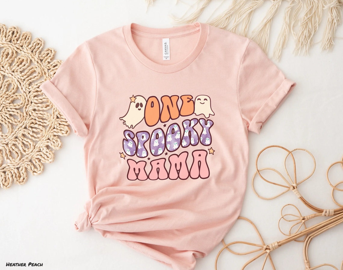 Retro Spooky Mama Halloween Party Shirt, New Mom Pregnancy Announcement tshirt, Vintage Fall Season Tee, Spooky Vibes Witch Ghost 70s Gift