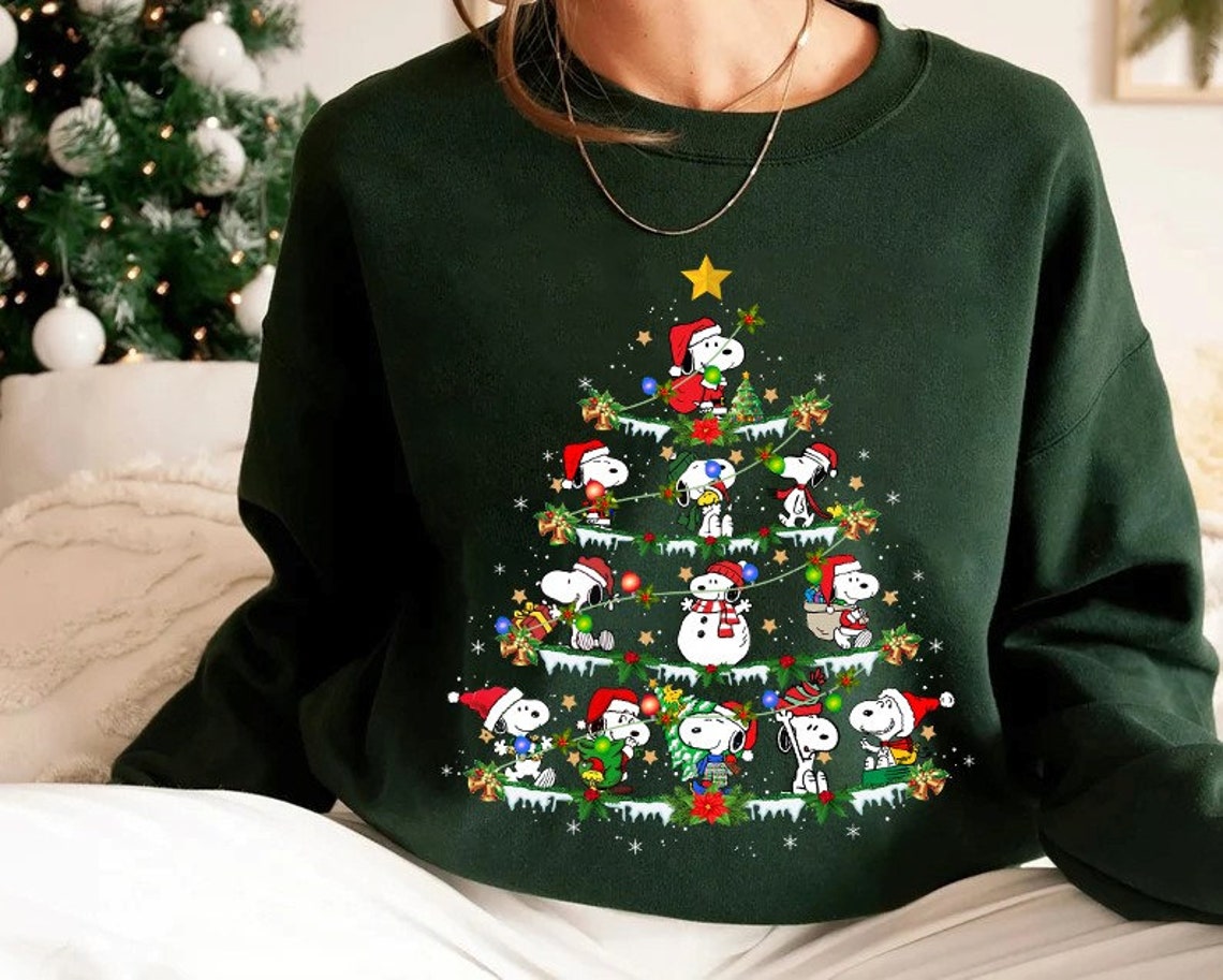 Vintage Snoopy dog Christmas Tree Crewneck Shirt